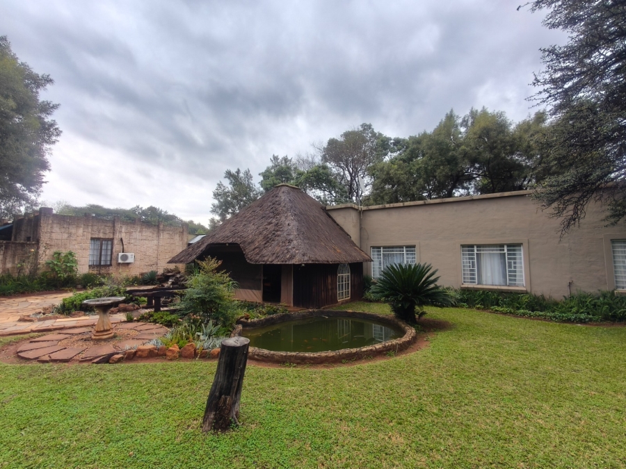 5 Bedroom Property for Sale in Lindleyspoort North West